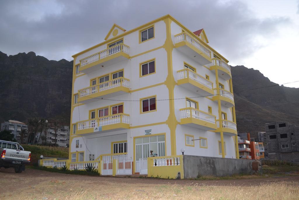 Residencial Trilhas & Montanhas Bed & Breakfast Ponta Do Sol Exterior photo